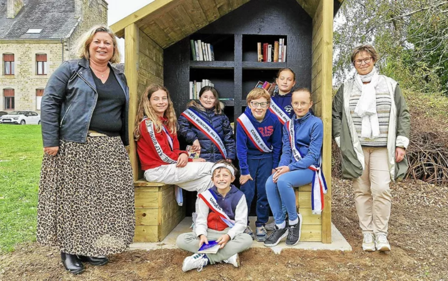 INAUGURATION DE LA CABANE A LIVRE